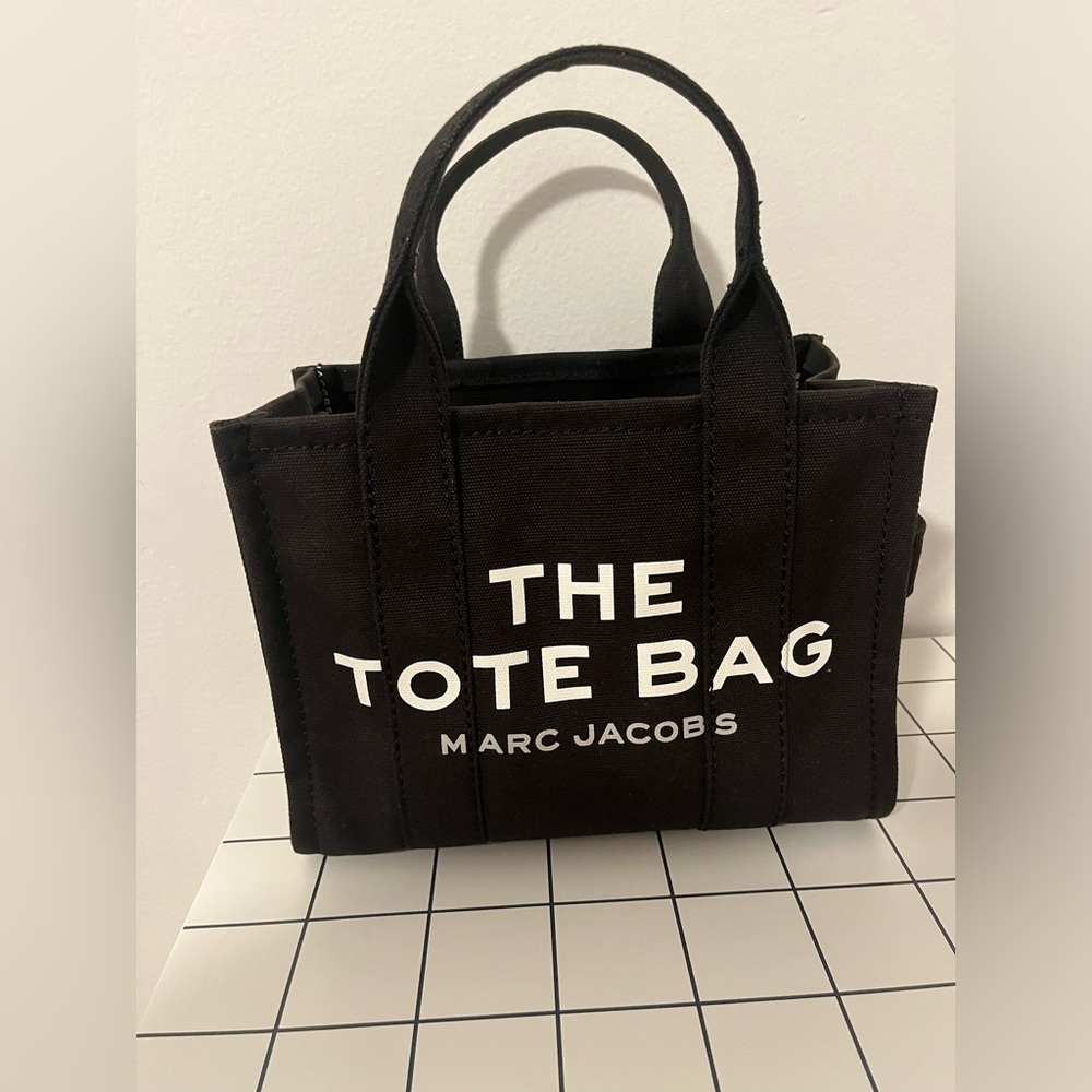 Marc Jacobs: The Tote Bag (Canvas Black & White Small) 🤍 - Picture 2 of 14